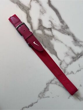 Nike‎ Red Athletic Women’s Baseball Belt with Silver Buckle  Elastic One Size